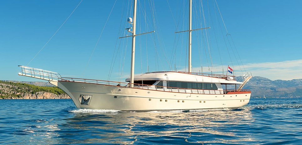 Son De Mar Charter Yacht