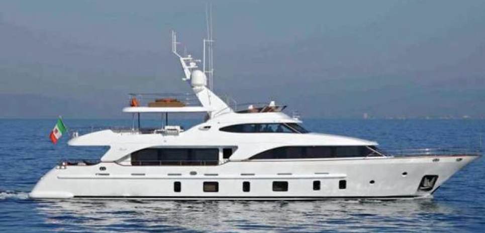 Streit Charter Yacht