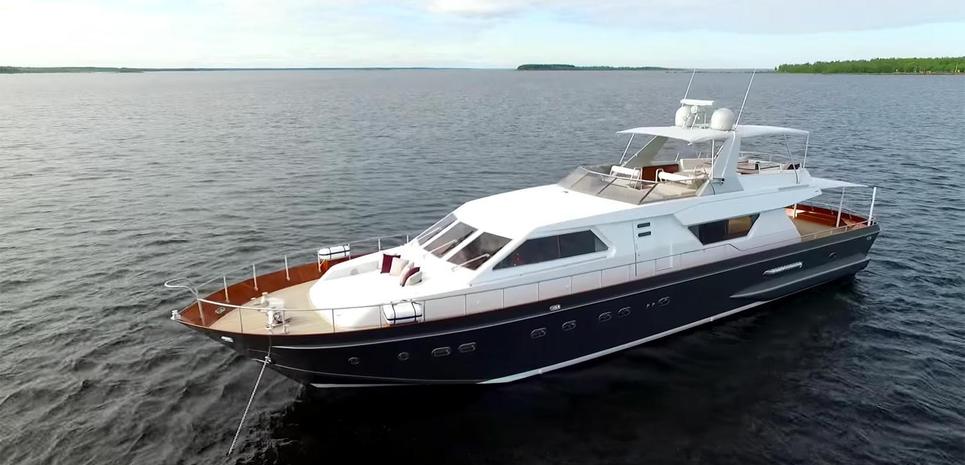Sunny Day Charter Yacht
