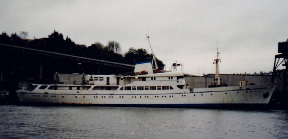 Teraaka Charter Yacht