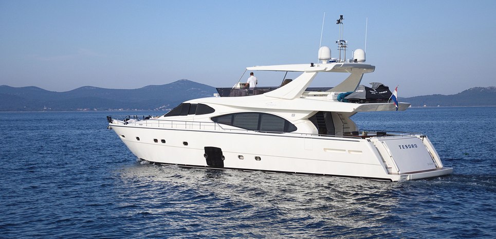 Tesoro Charter Yacht