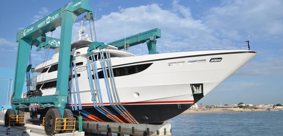 UAQ 1 Charter Yacht