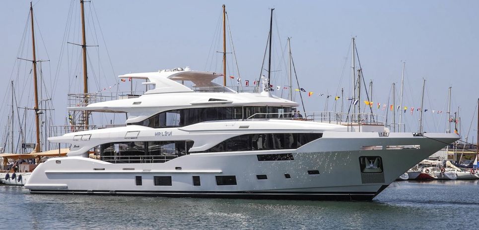 Uny Charter Yacht