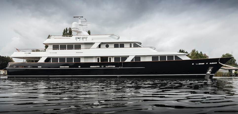 Valoria B Charter Yacht