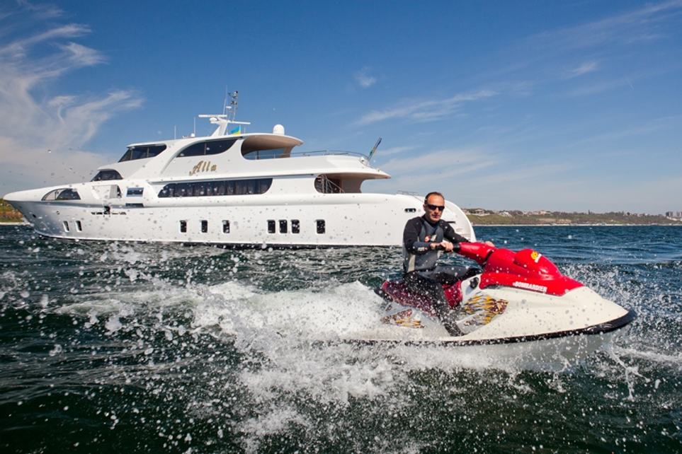 Vela Charter Yacht