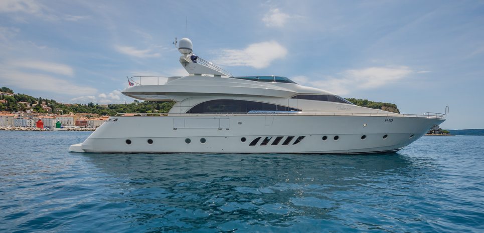Vellmari Charter Yacht