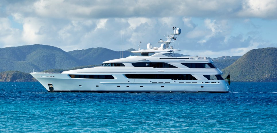 Victoria Del Mar Charter Yacht