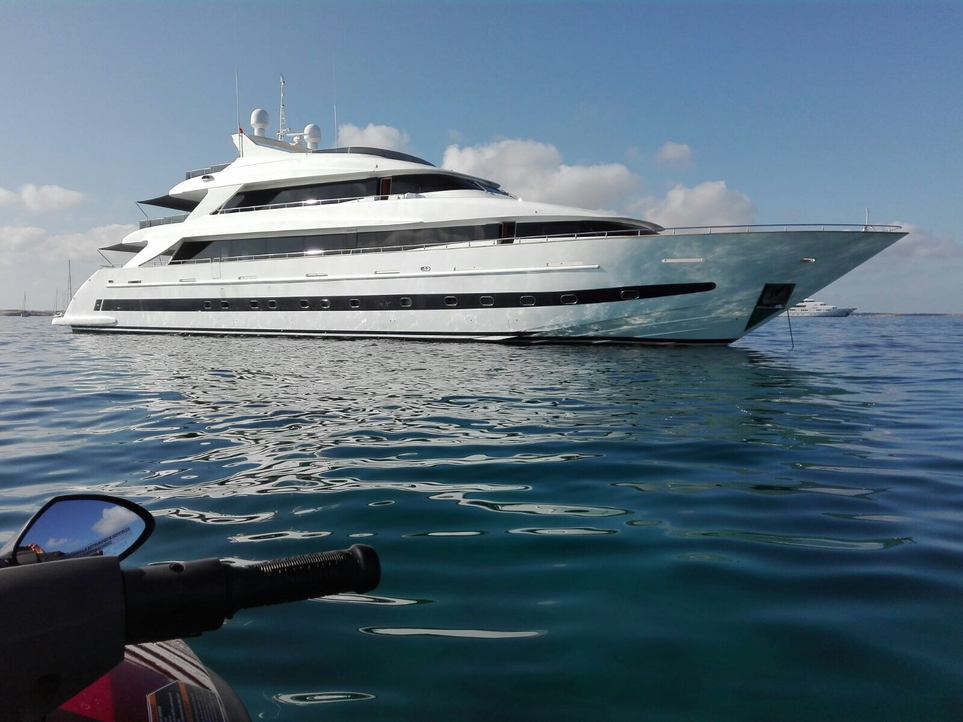 Villa sur Mare Charter Yacht