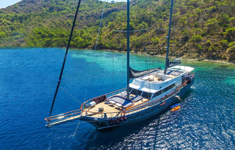 Virtuoso Charter Yacht