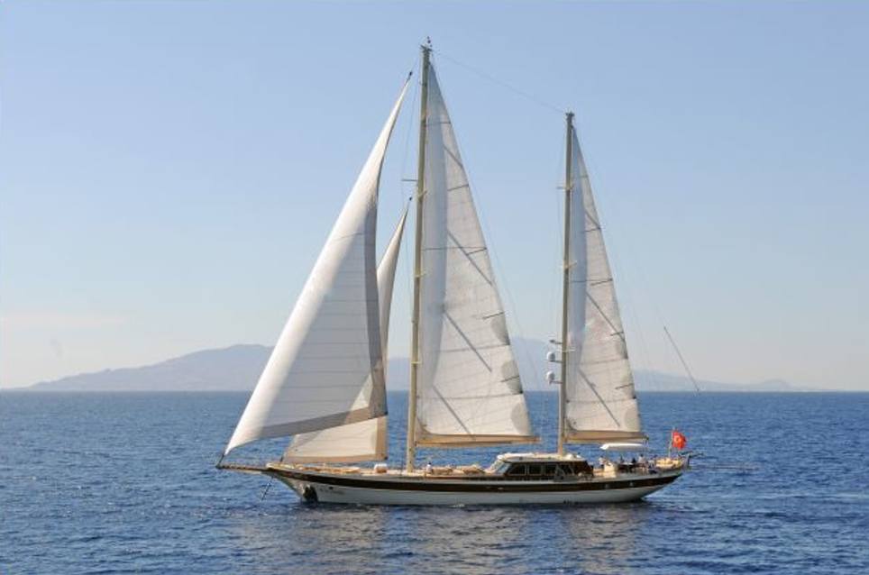 Vivien Charter Yacht