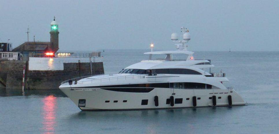 X5 Charter Yacht