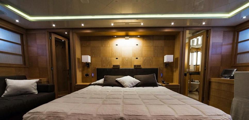 Zoo Charter Yacht