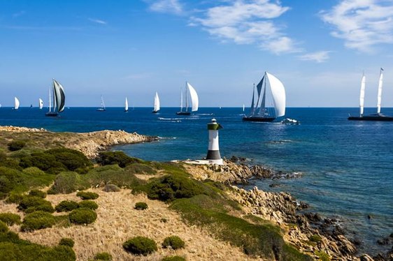 P2 and SILENCIO Lead the First Day of Perini Navi Cup