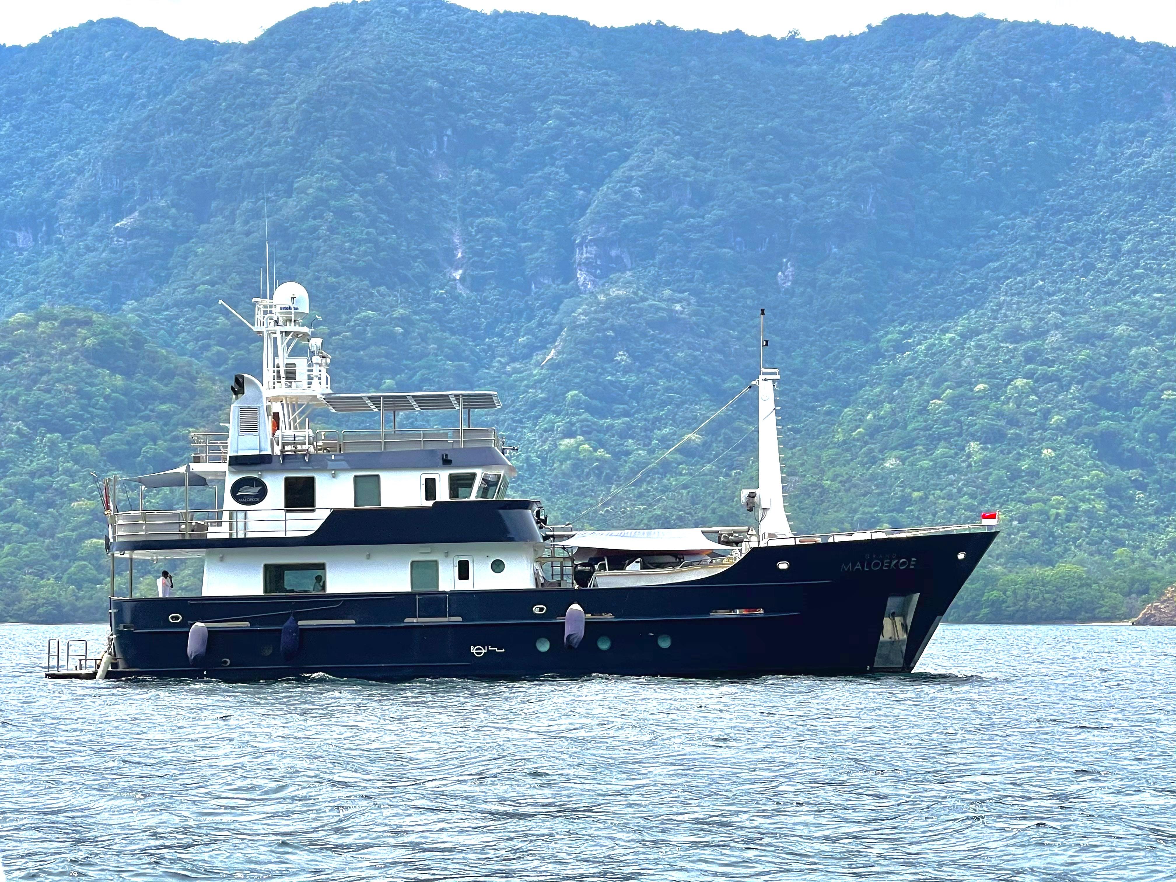 grand maloekoe yacht