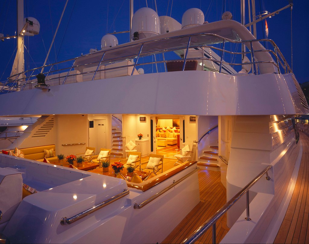 m5 yacht charter