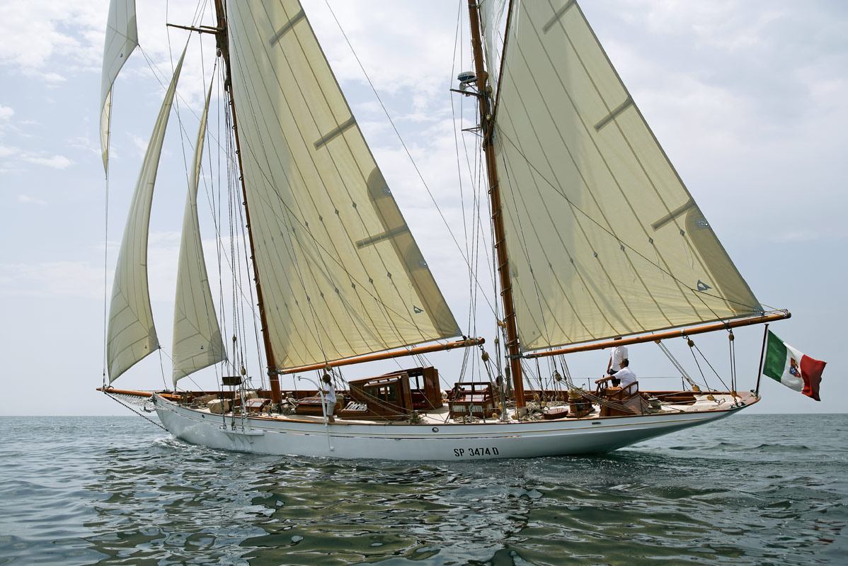 JAVELIN Yacht Photos Summers & Payne Yacht Charter Fleet