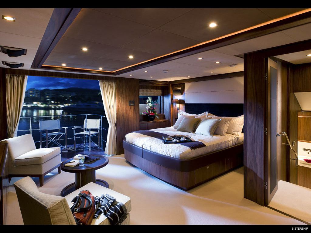 yacht sea raider v