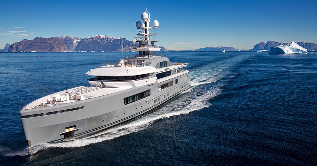 Superyacht CLOUDBREAK underway