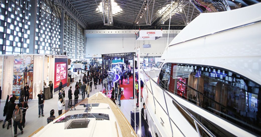 crowds gather at the shangai yacht show