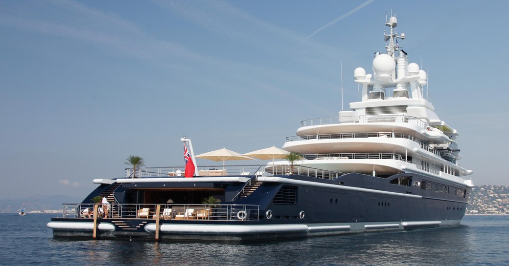 who owns the superyacht luna