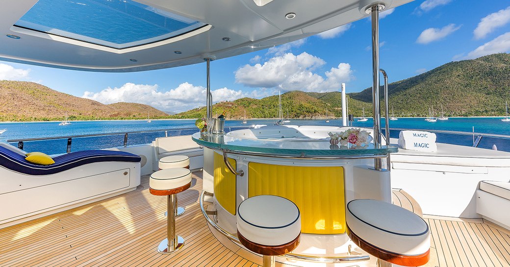 magic motor yacht bar