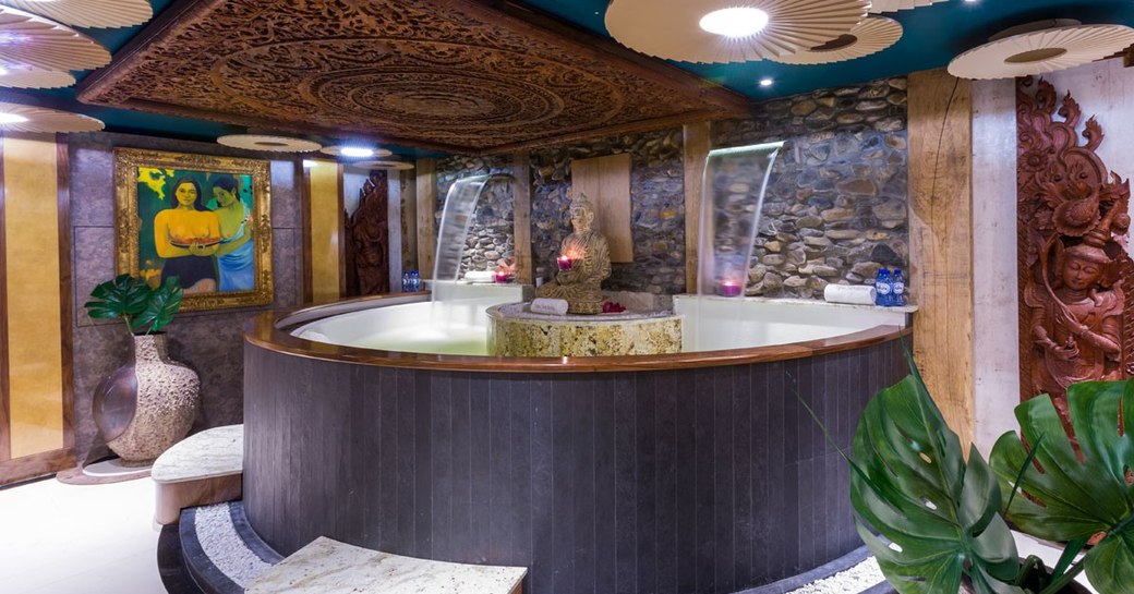 LEGEND yacht plunge pool