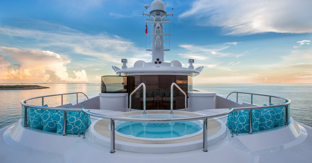 Jacuzzi on sundeck of superyacht DREAM 