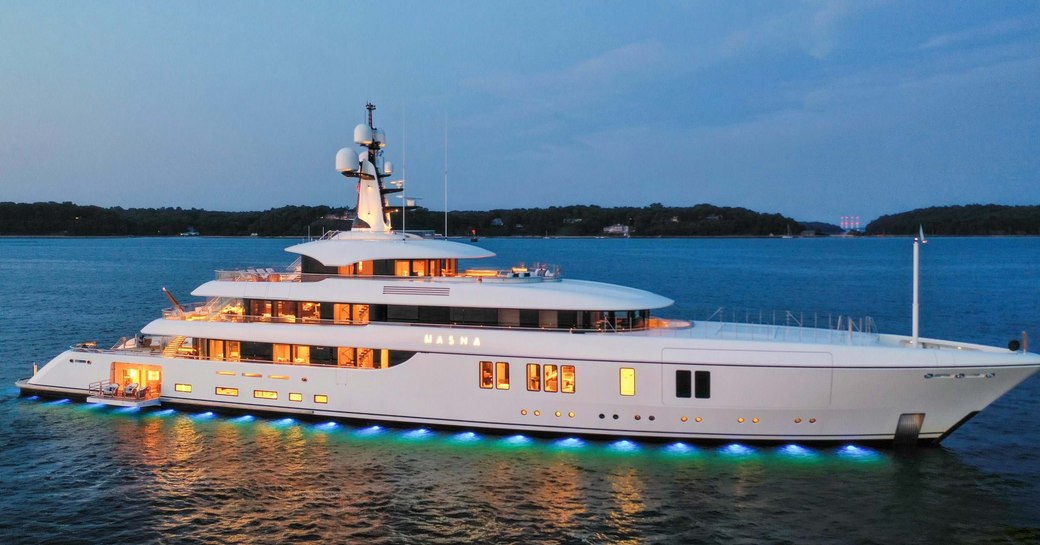 luxury yacht lunasea underway