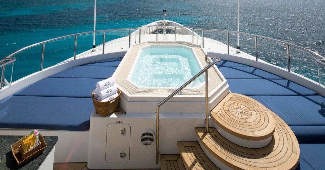 Motor yacht Elysian jacuzzi