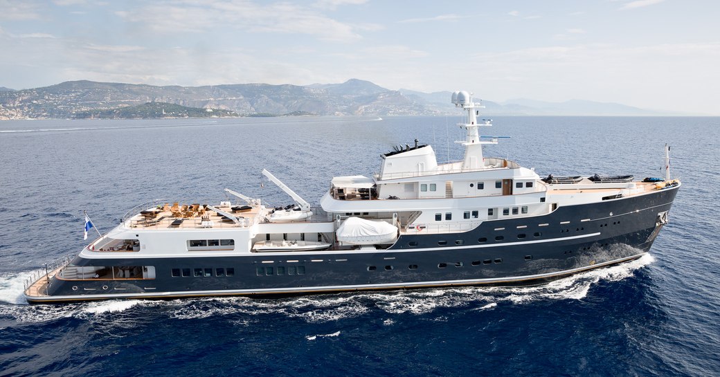 Charter yacht Legend