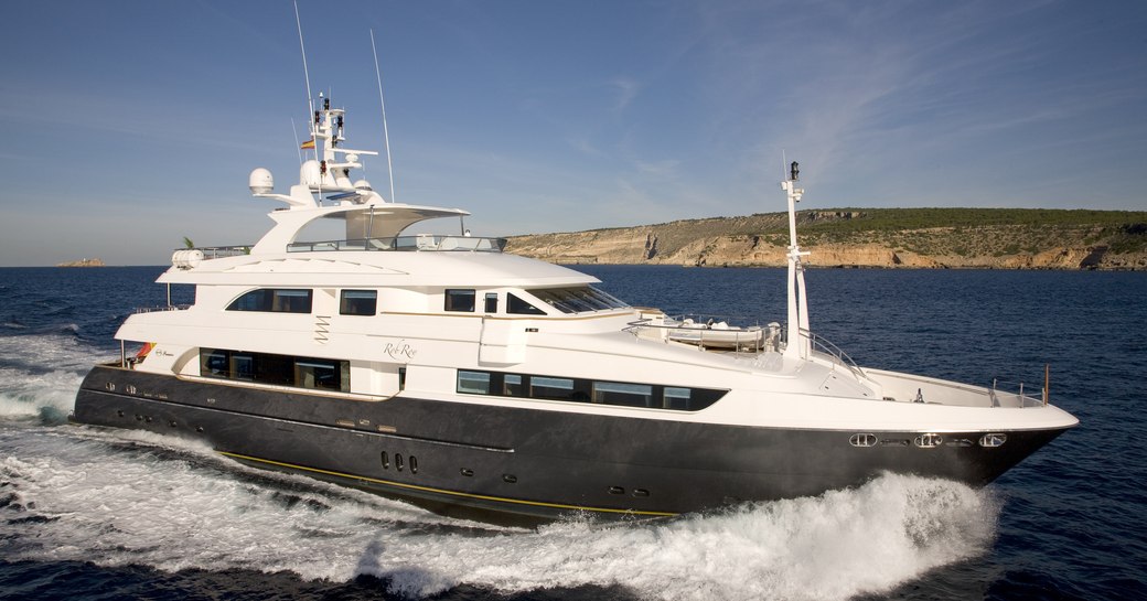 luxury yacht komokwa