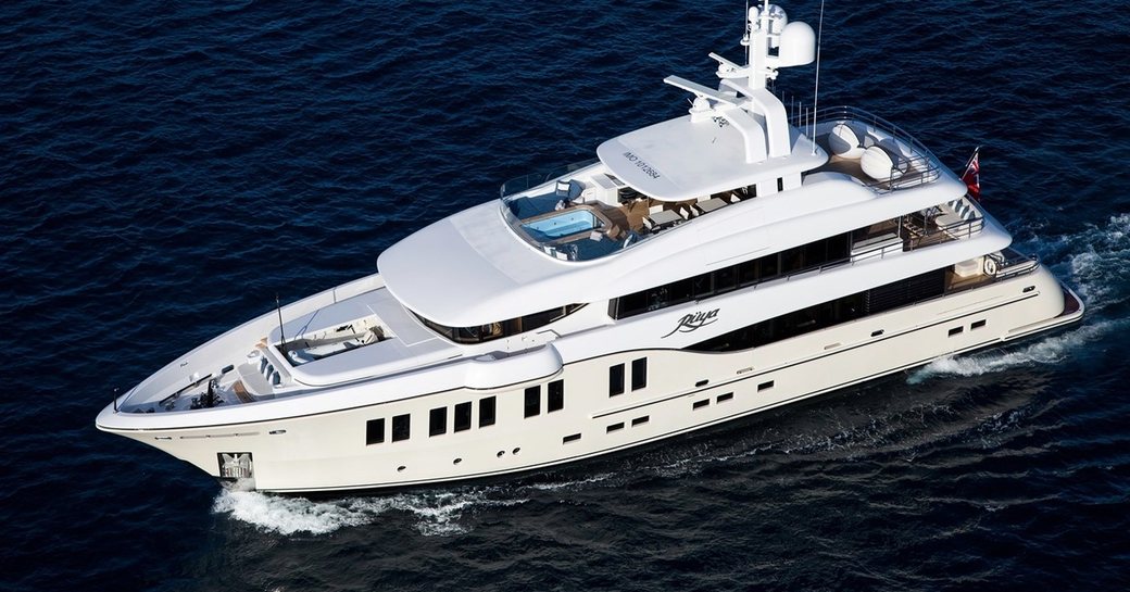 Charter yacht RUYA at sea