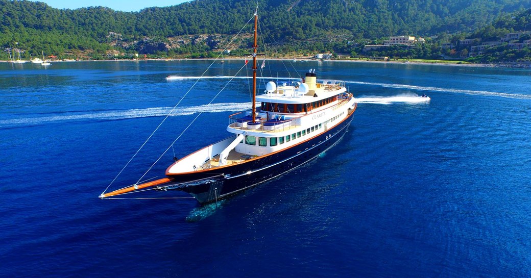 superyacht clarity underway in the caribbean