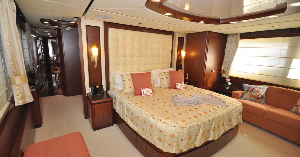 Master cabin onboard boat charter VIVERE, central berth with wide window adjacent