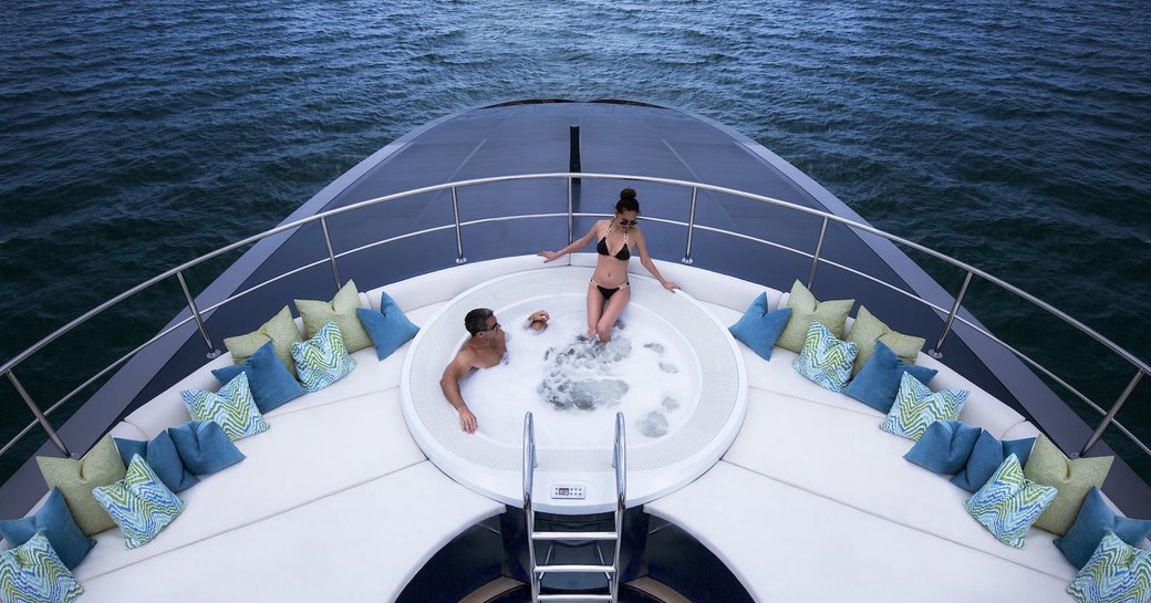 Superyacht Ocean Emerald Jacuzzi