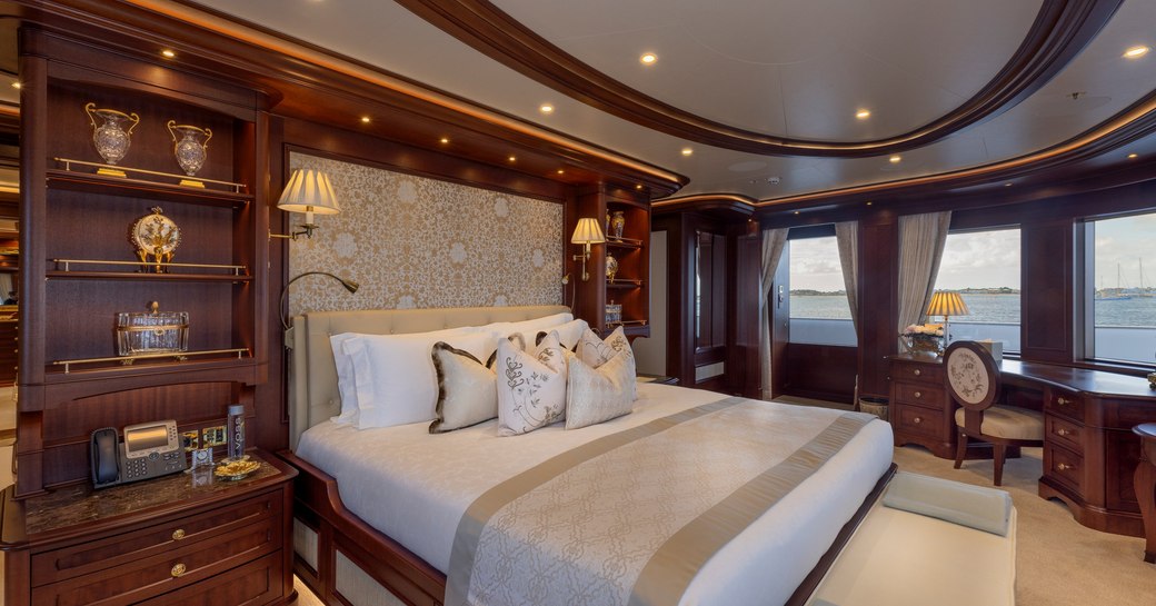 Master cabin onboard superyacht charter GIGIA