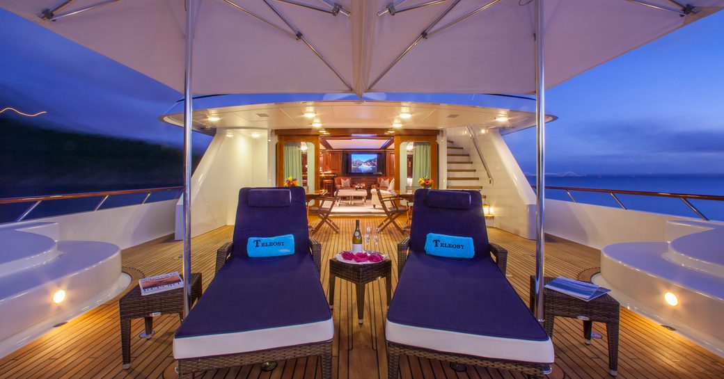 Charter yacht TELEOST sun loungers
