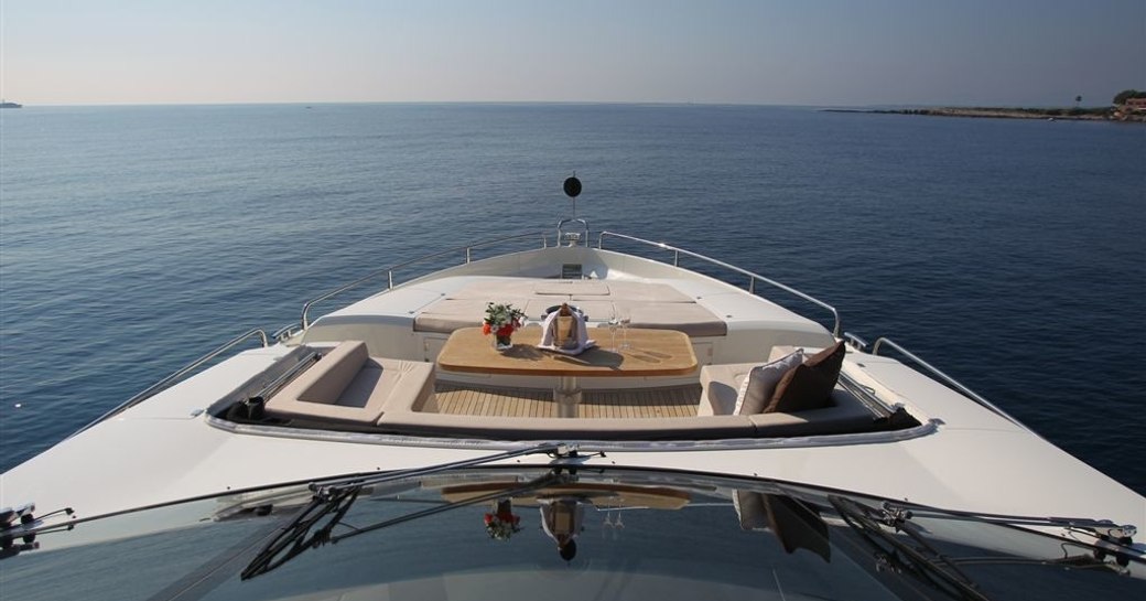 casual alfresco dining on foredeck of charter yacht FIRECRACKER