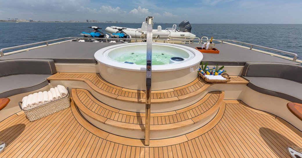 ariadne sundeck jacuzzi