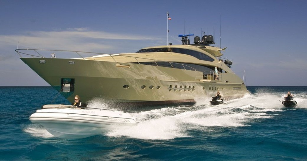 superyacht HOKULANI cruising