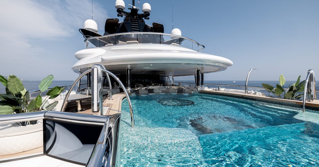 Charter yacht KISMET Jacuzzi