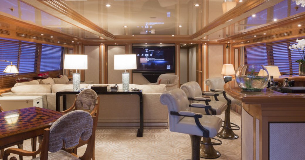 M/Y Emerald Salon