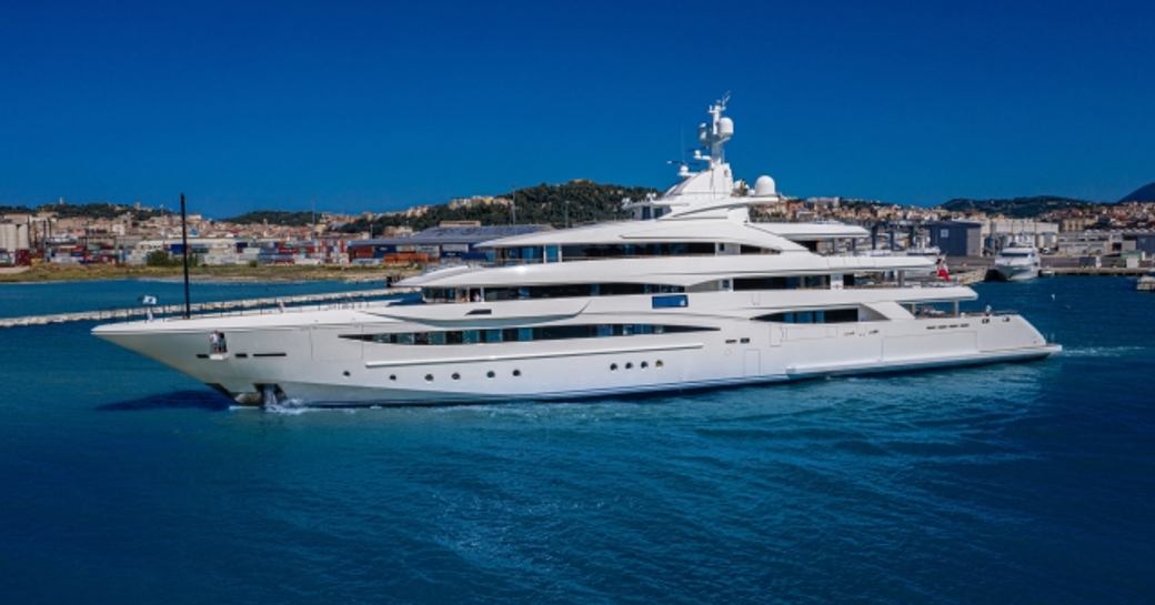 Charter yacht MIMTEE at sea