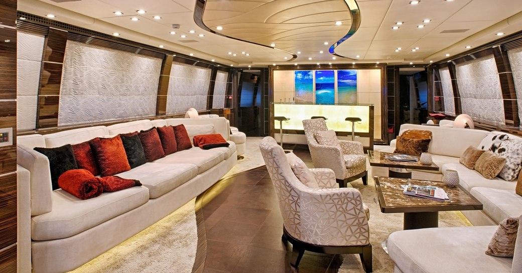 chic and contemporary main salon aboard superyacht ‘Tutto Le Marrané’