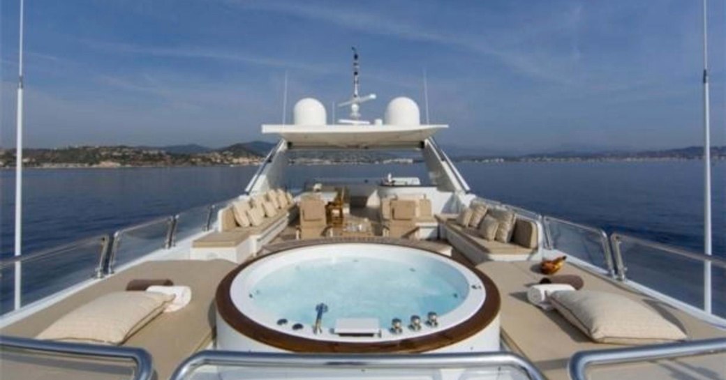 lady g ii yacht jacuzzi