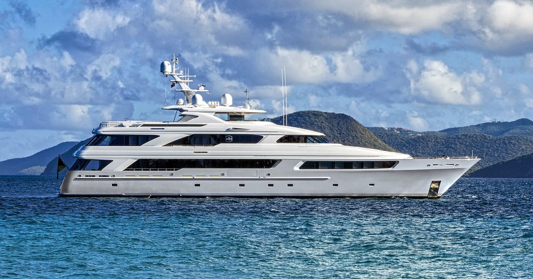 superyacht victoria del mar at anchor