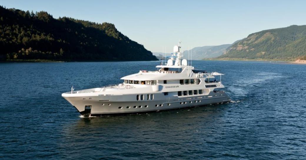 Superyacht Casseur underway