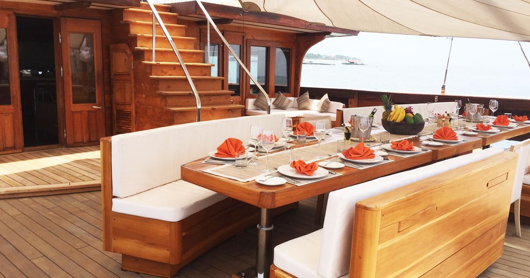 Alfresco dining on superyacht LAMIMA