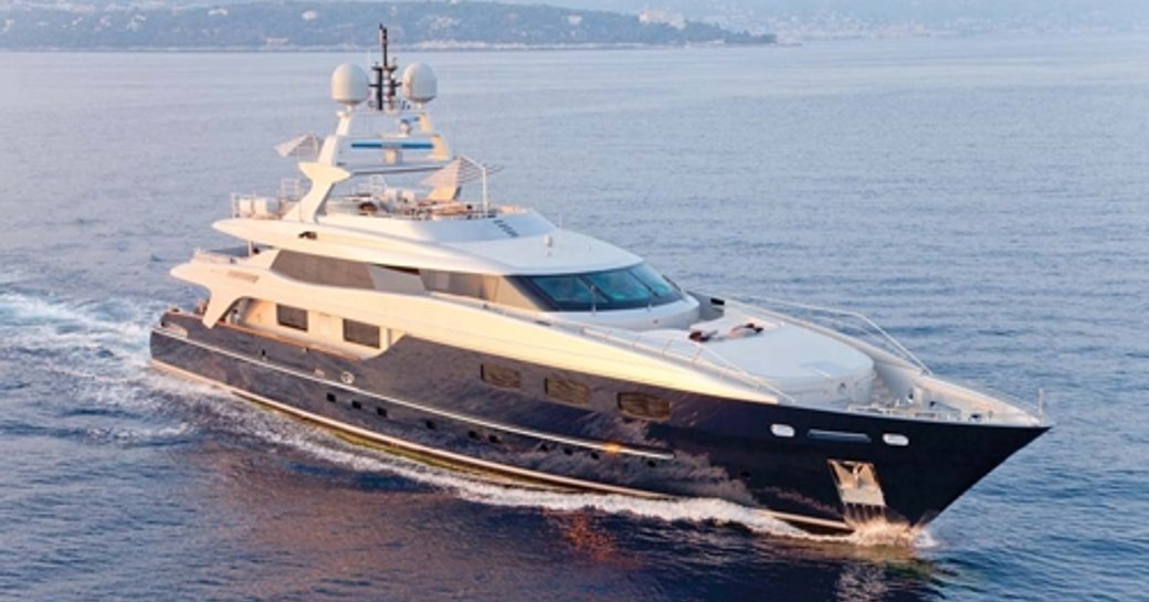 superyacht SOFIA 3 cruising in the french Riviera