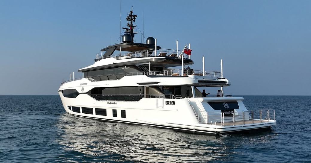 Aft view of charter yacht GEULUNEL at sea